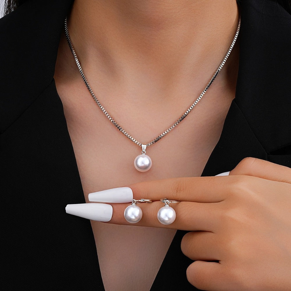 Stylish Golden Vintage Jewelry Set – Pearl Pendant Necklace & Earrings for Valentine’s Day